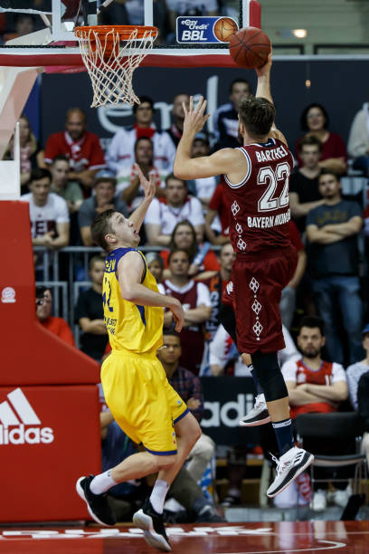 借其敏锐的 借其敏锐的