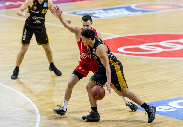 顽强堵截下 顽强堵截下